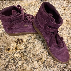 Puma Sky II Hi women’s purple nubuck suede sneaker size 8 good condition.